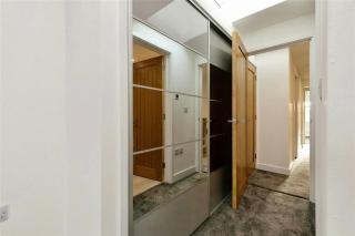 Brand new modern Cheltenham home - - 4