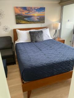 Contemporary Ocean View Suite - Heart of Waikiki! - Honolulu - 3