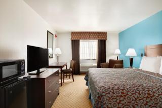 Days Inn & Suites by Wyndham Conroe North - Conroe - 0
