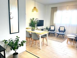 Regimiento 2, center, new, quite, breakfast included, parking on request, RG - Málaga - 0