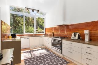 Sweet Water Serenity - Vintage Furnishings - Pool - Frankston South - 5