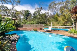 Sweet Water Serenity - Vintage Furnishings - Pool - Frankston South - 0