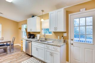Lovely Emerald Isle Home, Walk to Beach! - 2