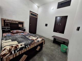 Hotel O Home Sita Ram Palace - Ayodhya - 1