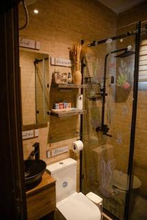 #2 Oakville Luxurious 2 Bedroom Apartment - 1