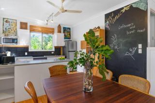 Enchanted Garden Cottage with Bikes and Air Con - 8