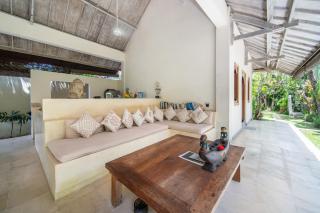 Villa Gembira by Villa Finder - Canggu - 6