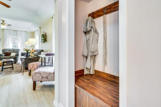 Zanesville Apartment w/ Porch - 3 Mi to Downtown! - 5