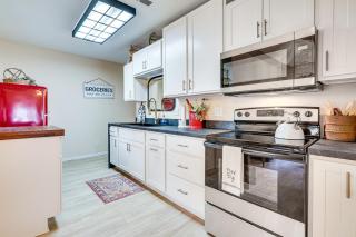 Zanesville Apartment w/ Porch - 3 Mi to Downtown! - 2