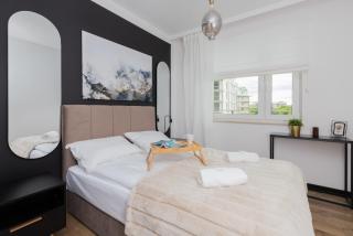 Modern Apartment with Balcony and Parking in Gdańsk by Noclegi Renters - Danzig - 9