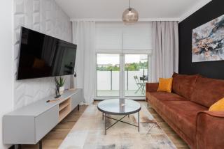 Modern Apartment with Balcony and Parking in Gdańsk by Noclegi Renters - Danzig - 2