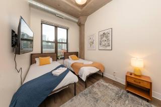 McCormick 2Br-2Ba for up to 8 guests with Skyline view, Optional Parking & Gym access - Chicago - 7