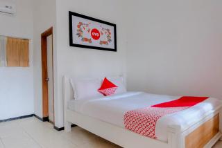 OYO Life 538 Villa Handayani Syariah - Batu - 9