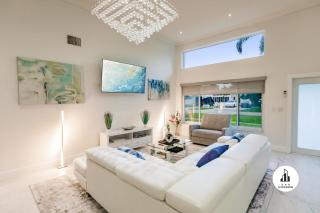 Uhost AI - Luxurious 5B Home w Pool & Lounge - 6