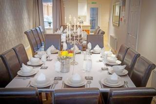 HUGE 12 Bedroom sleep 24 luxury with 2 HOT TUBS - Scarborough - 4