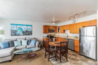 Deluxe Ocean View Condo on 31st Floor - Free Parking & Wifi! condo - Honolulu - 5