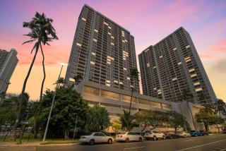 Deluxe Ocean View Condo on 31st Floor - Free Parking & Wifi! condo - Honolulu - 2