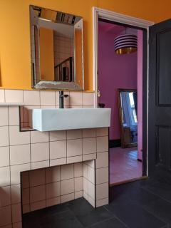 pet + kid friendly free parking v pink house! - Brighton & Hove - 4