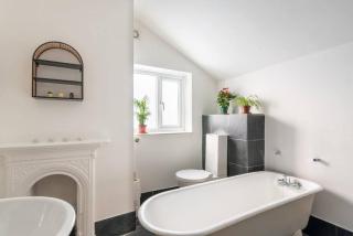 Arty House with Garden in Central Bristol - 1