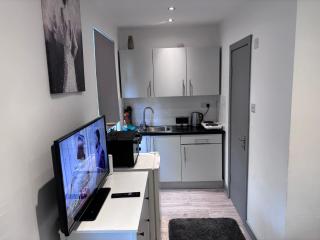 Romford Cosy Studio Flat - Havering - 6