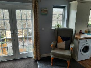 Cozy Courtyard Apt Explore & Relax Free Parking - 4