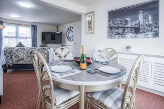 Fulke Street - 2 Bedroom Apartment - Milford Haven - Milford Haven - 2