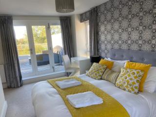 Reed Warbler - HM111 - Lower Mill Estate Penthouse Apartment with Spa Access - Somerford Keynes - 1