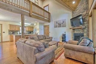 Cozy 'Rustic River Lodge' Near SDC with Pools! - Branson - 3