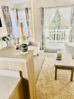 Caravan on Mersea Island Away Resorts Quiet Location - East Mersea - 8