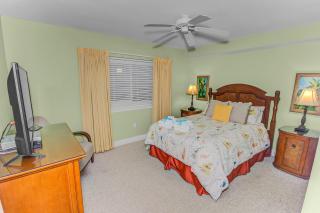 Emerald Beach Resort Condo-Gulf Front+Beach Access! Beach Chair Service! - Panama City Beach - 2