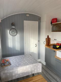 The Shepherd's Hut - Mixbury - 3