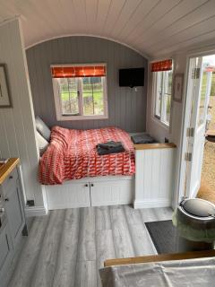 The Shepherd's Hut - Mixbury - 2