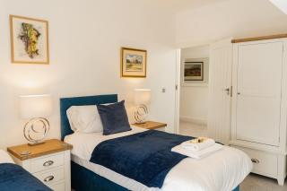 Spacious & modern 2 bed flat in Hoylake - Opposite Royal Liverpool Golf Club - Hoylake - 0