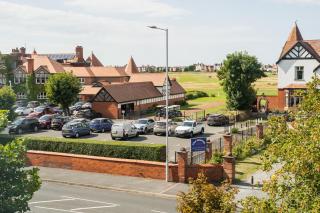 Spacious & modern 2 bed flat in Hoylake - Opposite Royal Liverpool Golf Club - Hoylake - 9