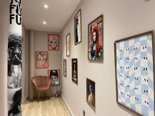 Stunning 2 Bed Apartment in Greater Manchester - 5