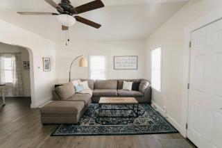 Beautiful Cape Cod House in Central Location - Dayton - 0