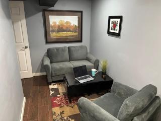 Plush garden level apartment near Stowe - 9