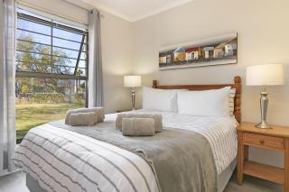 Laguna Beach B8 by Host Agents - Cape Town - 9