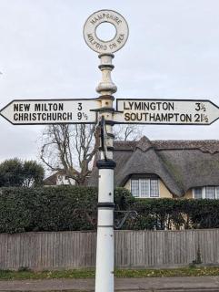 Central Village flat, close to beach - Milford on Sea - 9