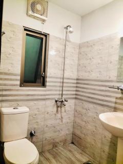 Luxurious & Comfy 1BHK Apartment, Wifi & SmartTV. - Islamabad - 5