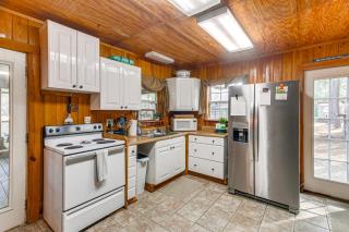 Georgia Lakefront Cabin with Fire Pit and Grills! - 4