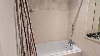 2 Bed Apartment in City Centre with River View - Belfast - 6