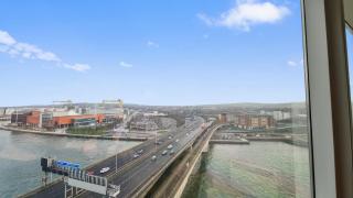 2 Bed Apartment in City Centre with River View - Belfast - 3