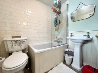 Wisteria Cottage an authentic and enchanting 2 bedroom cottage experience - Aberdare - 4
