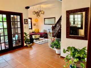 Bright & airy Spanish villa steps to sand GEN AC - Main House - San Juan - 8