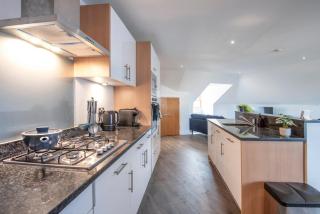 The Loft - Spacious Luxury 2 bed 2 bath with FREE Secure Parking and tube close by - 1