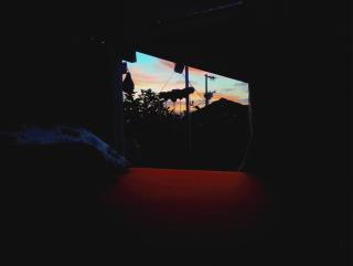 Durma olhando o céu em Cabana com clarabóia - Penha - 4