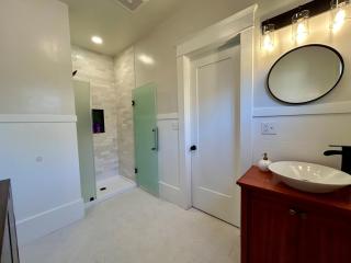 *Boho Bungalow-King-Backyard-Full Kitchen-W/D* - Eureka - 7