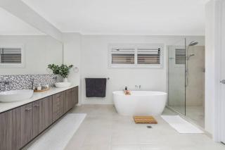 Luxury Waterfront Property - Central Mooloolaba - Mooloolaba - 8