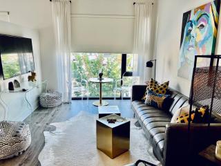 The Hive 101 King Suite Pet Friendly - 2